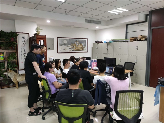 各地分支机构组织员工线上观看会议直播