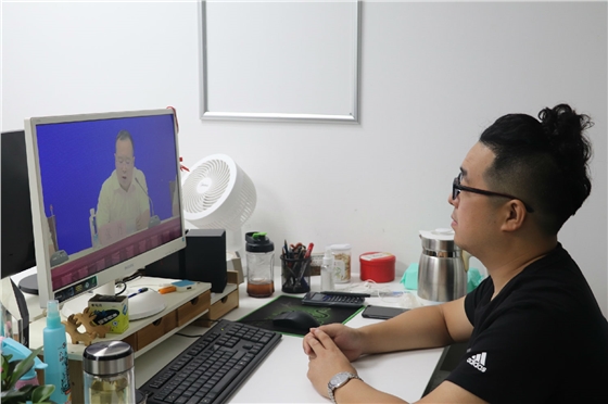 观看开幕式