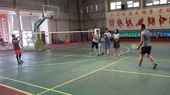 亿诚建设第一届团结杯羽毛球赛